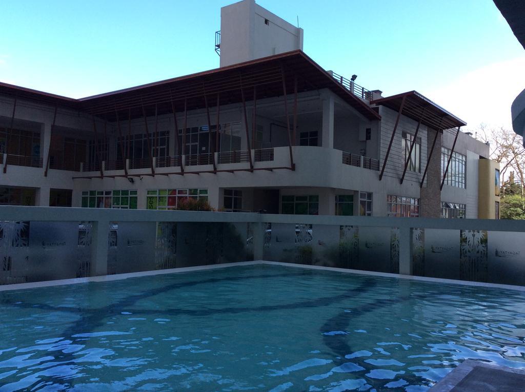 Mary'S Crib Cityland Prime Tagaytay With Free Wifi & Swimming Tagaytay City Ngoại thất bức ảnh